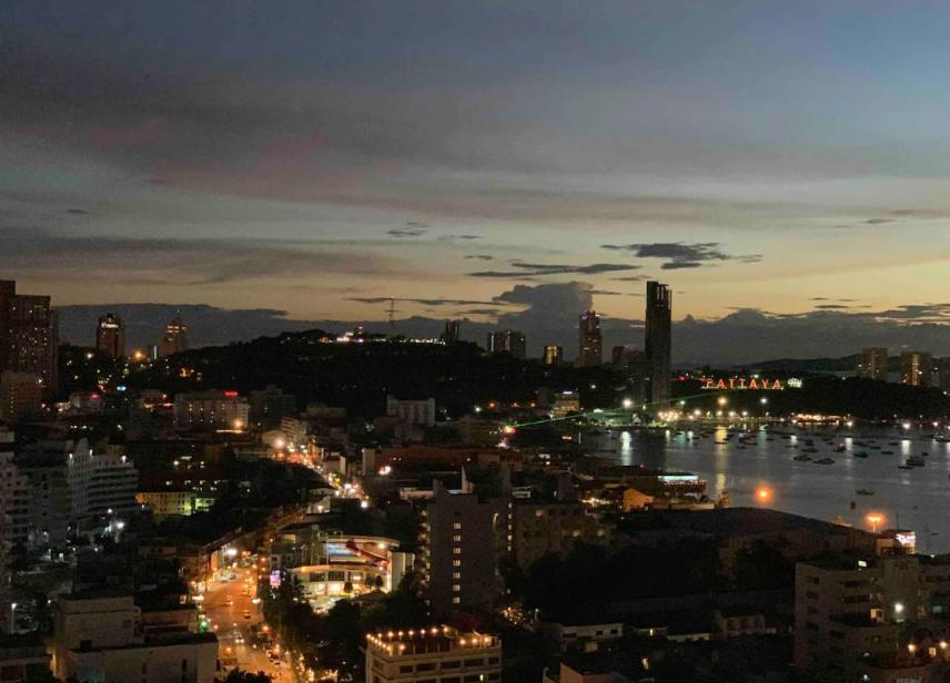 The Edge Central Pattaya Seaview With Infinity Pool & Free Netflix Exterior photo